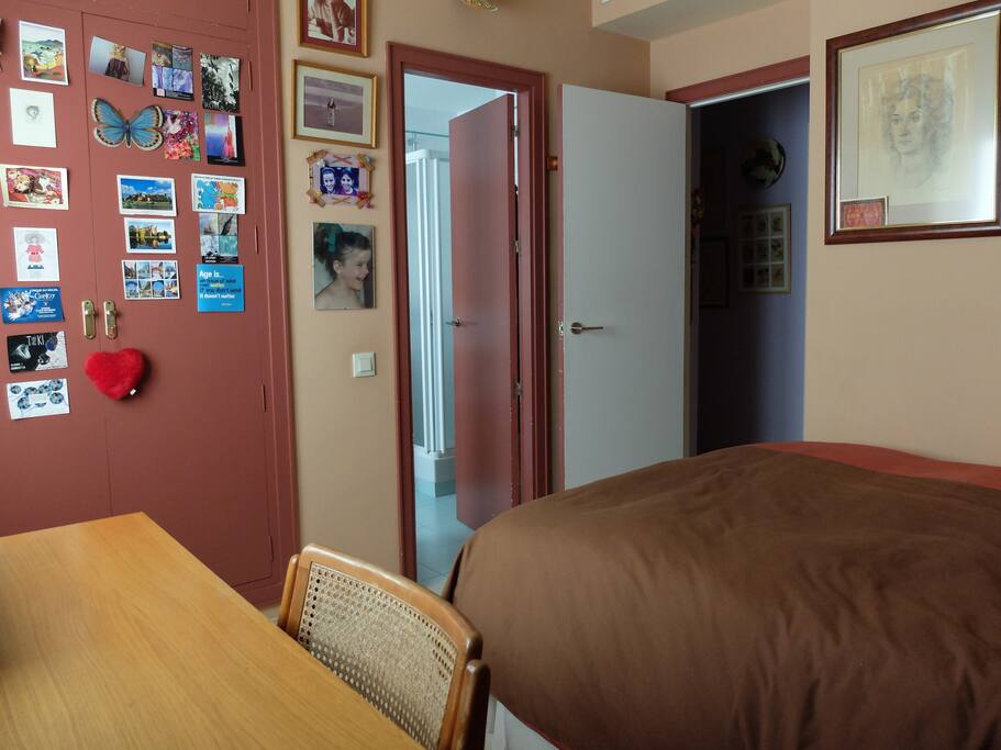 Wardrobe and en-suite bathroom