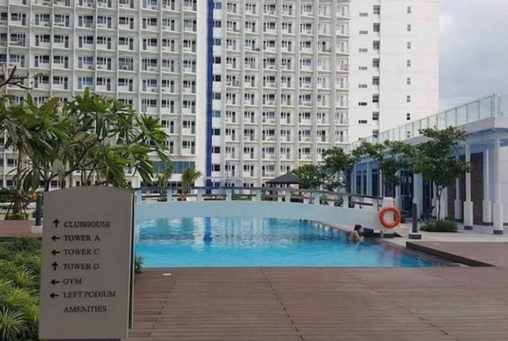It has 6 swimming pools for the 4 towers! It's regularly cleaned at night time. Swimming hours start at 6AM and ends at 10PM daily.