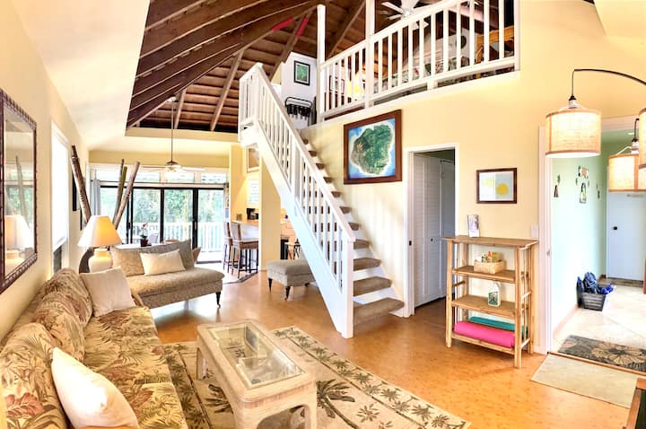 Bright & Airy with Full Kitchen & W/D
