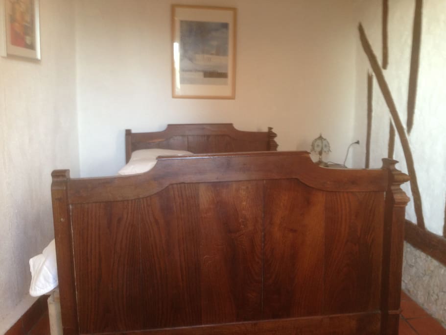 Petite chambre rustique