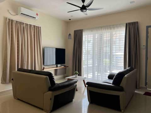 61 Bukit Idaman Homestay(free Wi-Fi,3mins to town)