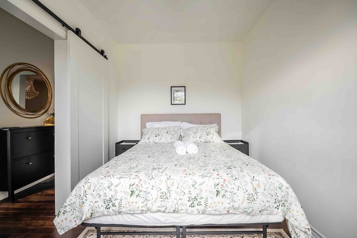 Საძინებელი - 1 დიდი საწოლი 