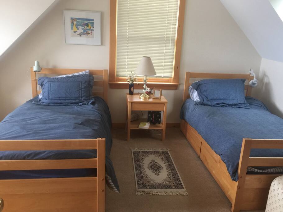 Twin bedroom
