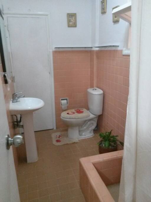 baño totalmente equipado.