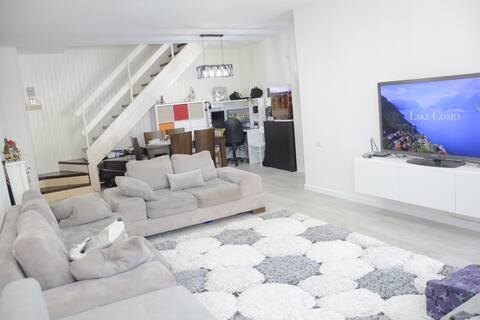 Amazing Family Duplex Apartment in Ra'anana