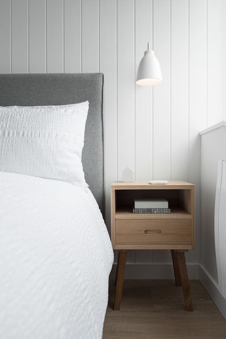 King size bedroom (detail)