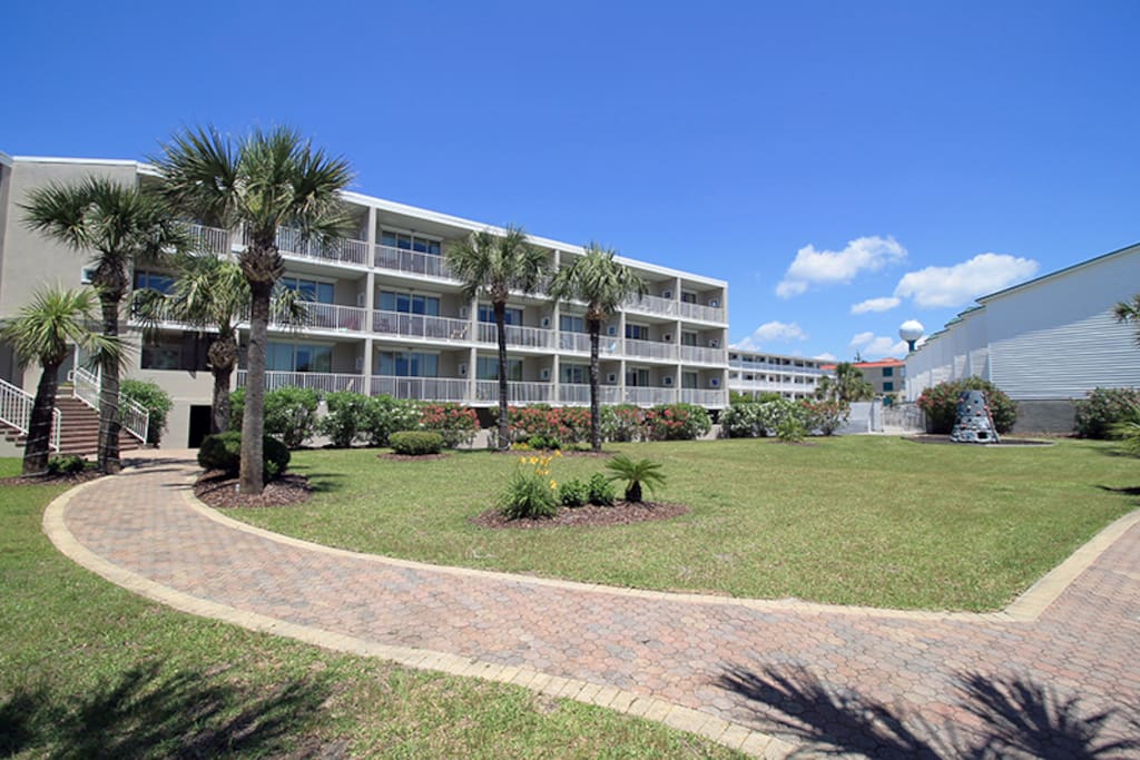 Deluxe Condos in Tybees only Resort with 3 swimming pools, one heated, and a Kiddies Pool, beachside restaurant and private beach access