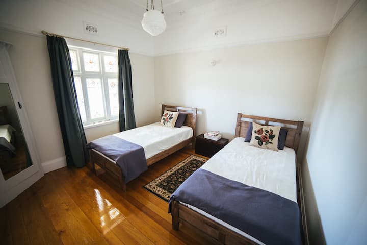 Bed 2 with 2 king singles.