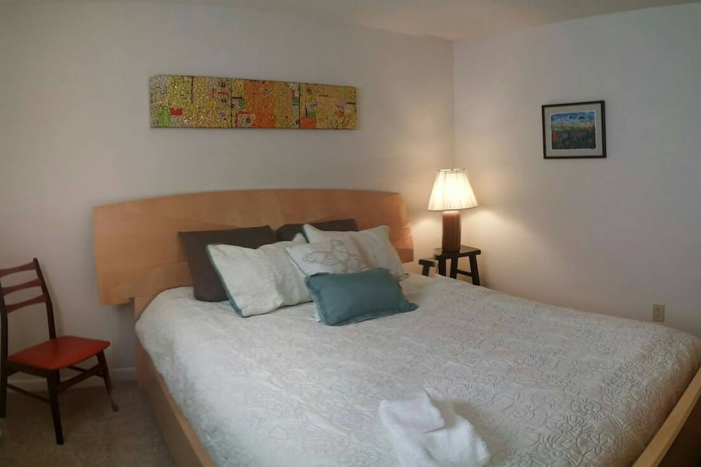 Dania Room - Queen size bed