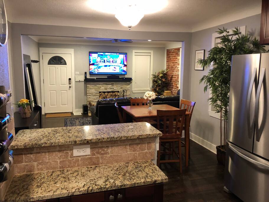 Main Level - Entry/Living Room