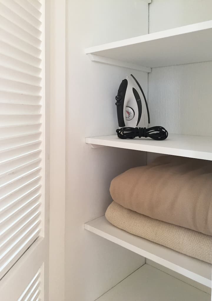Comfortable, beautiful and convenient pied à terre