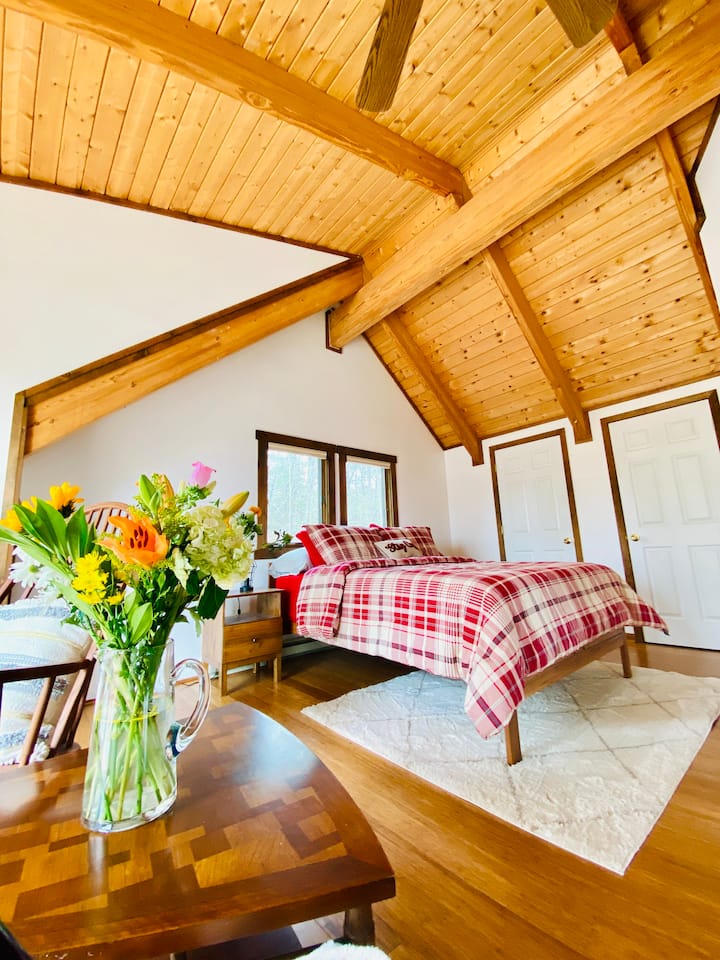 De mastersuite boven.