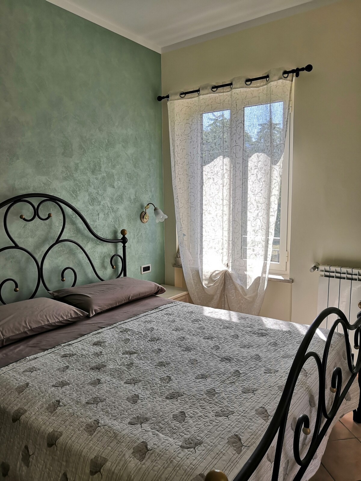 一楼双人卧室、空调、平板电视、衣柜、花园景观窗户、村景窗、周边露台
Acero Rosso Colpetrazzo度假屋
PG