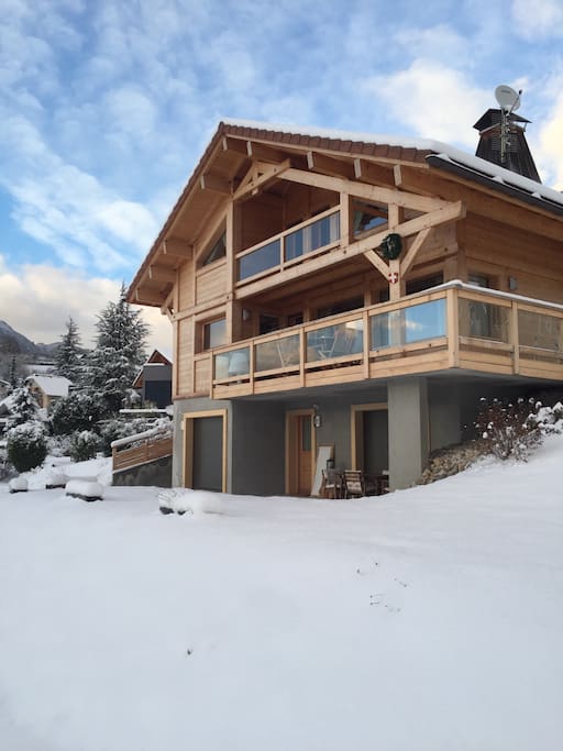 La neige est là. À moins de 30 km des pistes de ski.