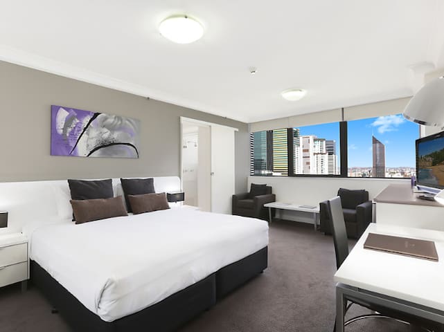 Spectacular views, excellent city location