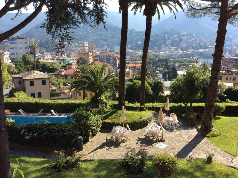 vista mare e piscina dal terrazzo