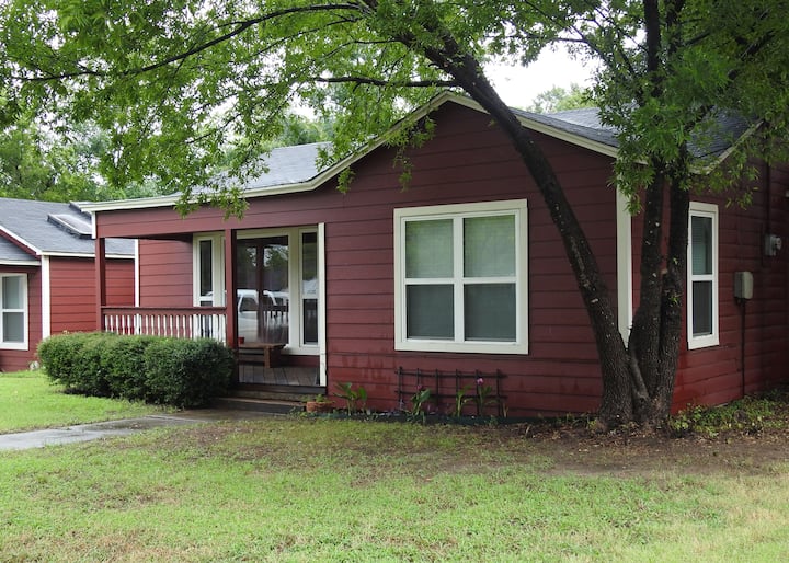 Little Red House  - Walk into Grapevine's History