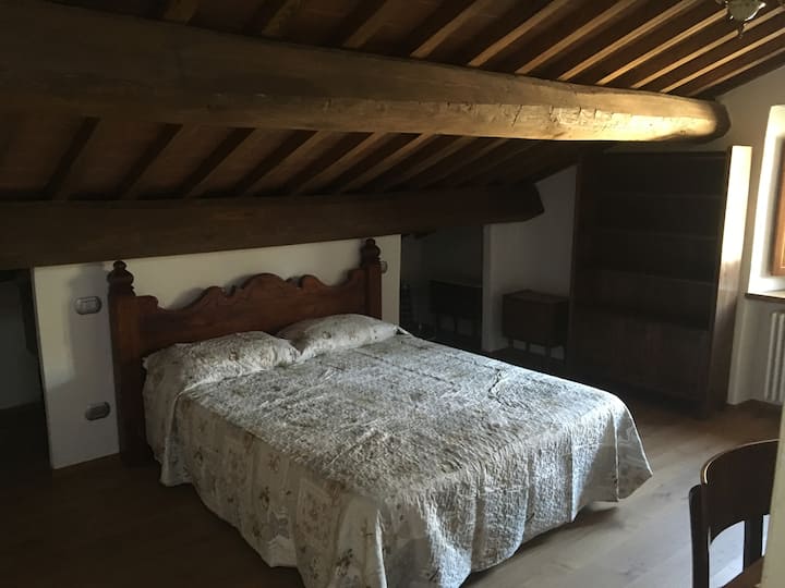 Camera Mansardata In Appartamento - B&b Il Palazzo - Sansepolcro