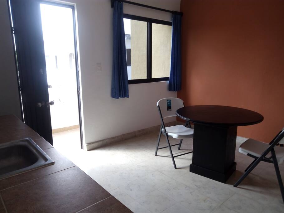 zona de comedor de la habitación