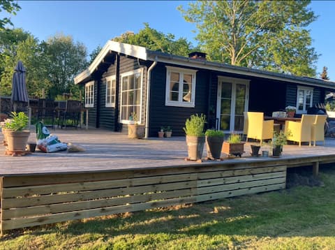 Charming older cottage, recently renovated