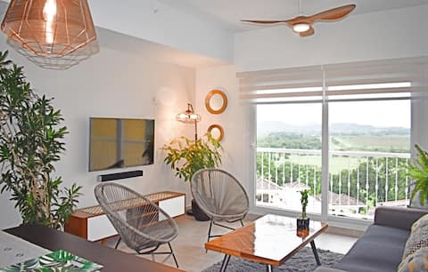 ★MODERN CONDO IN GOLF CLUB- PANAMA CHANNEL VIEW★