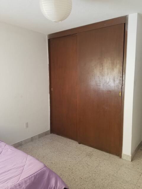 Cuarto en casita luminosa y tranquila