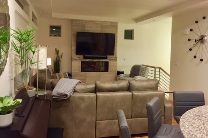 Entire luxury home in Castle Rock