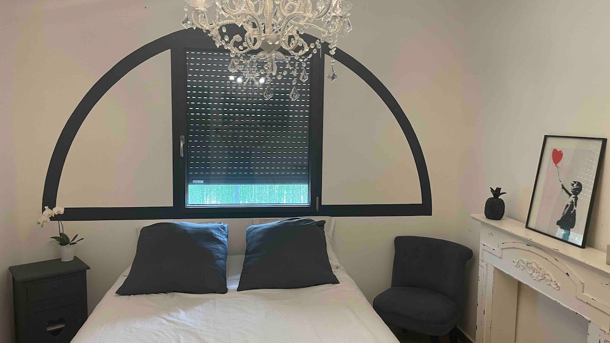 Glavni apartman s velikom garderobom i TV-om! 