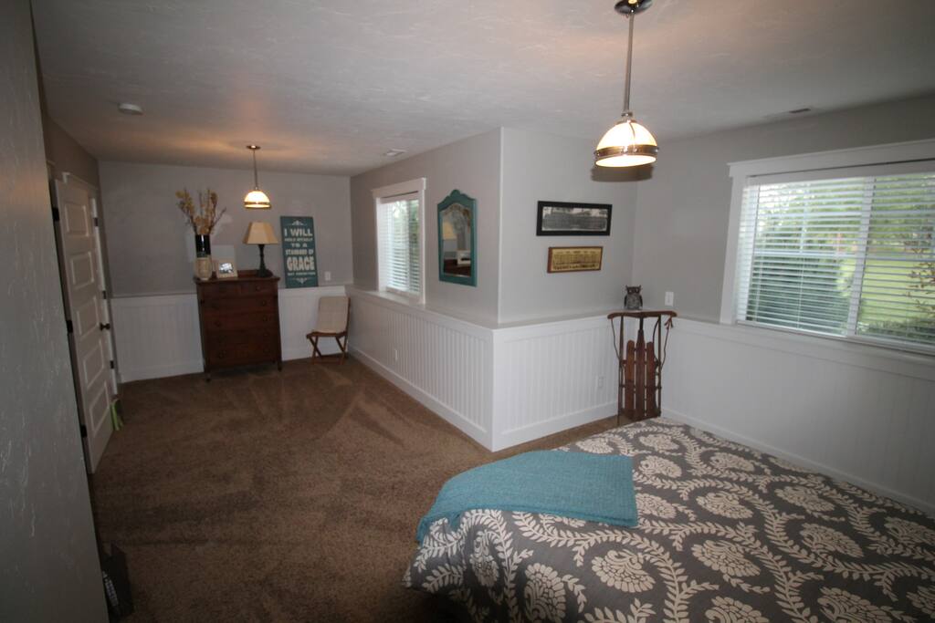Bedroom 4 - Lower level - queen bed