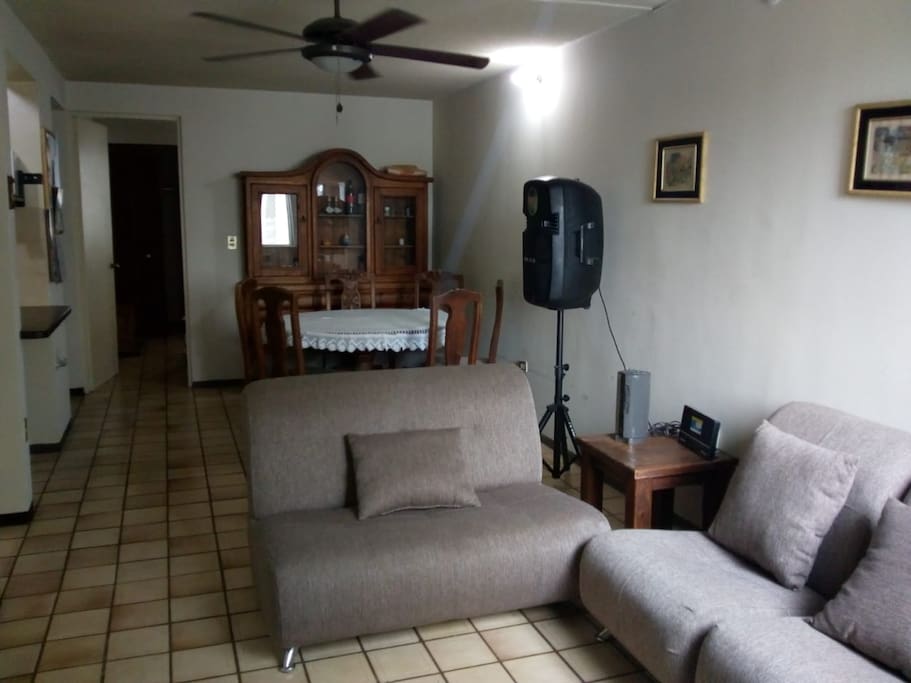 Áreas comunes, sala, comedor y cocina.