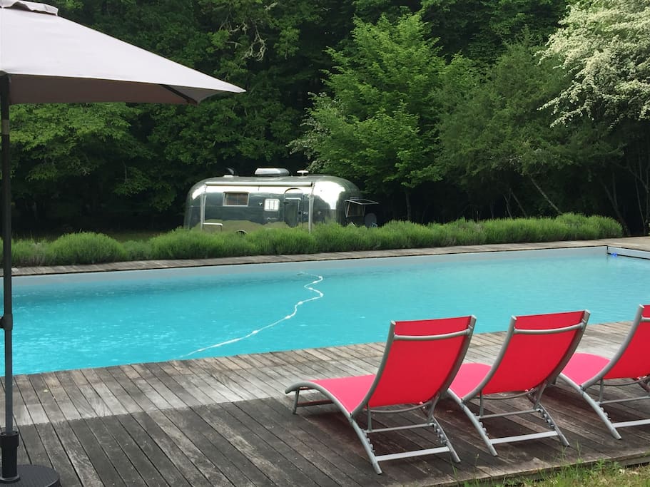 L'airstream autour de la piscine