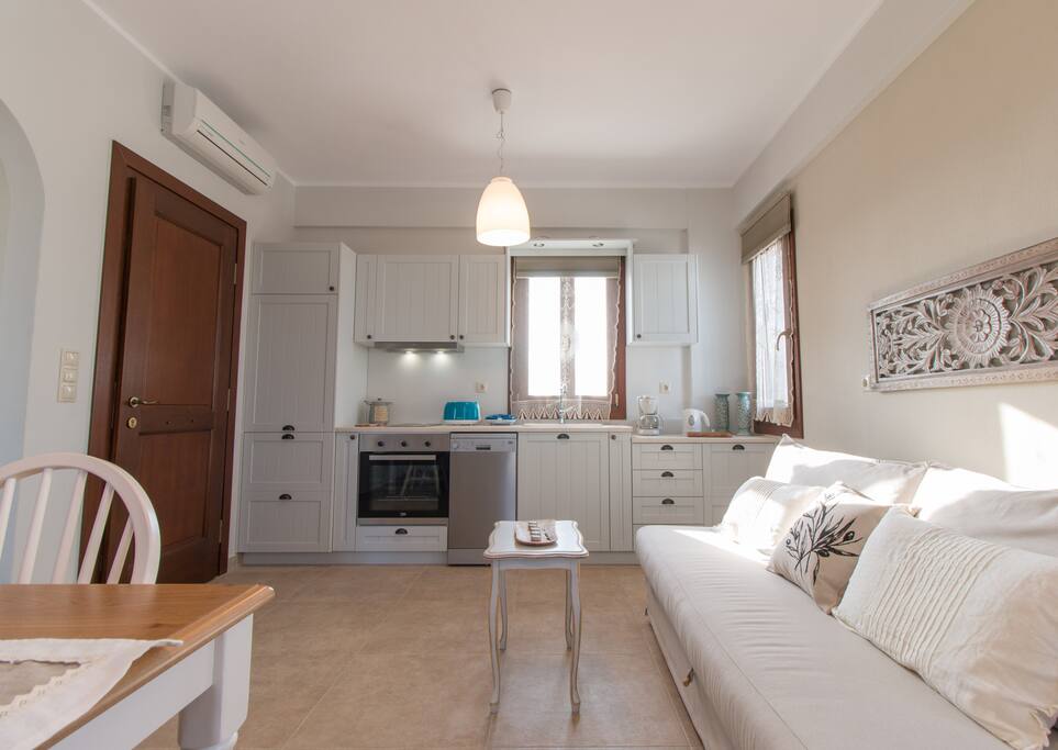livingroom, kitchen
