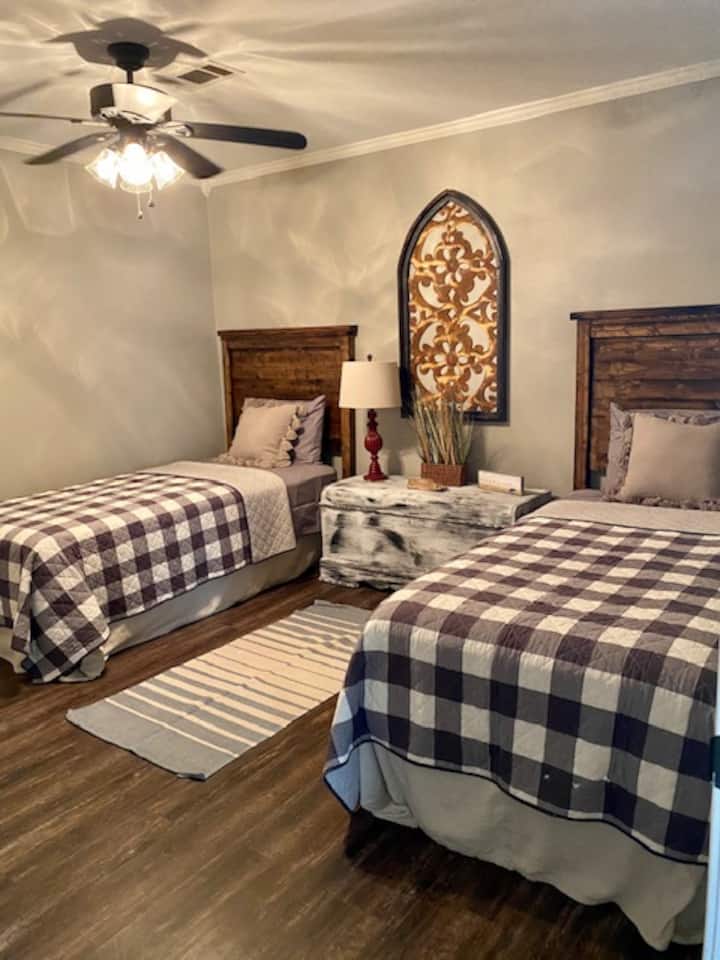 卧室： 2张单人床