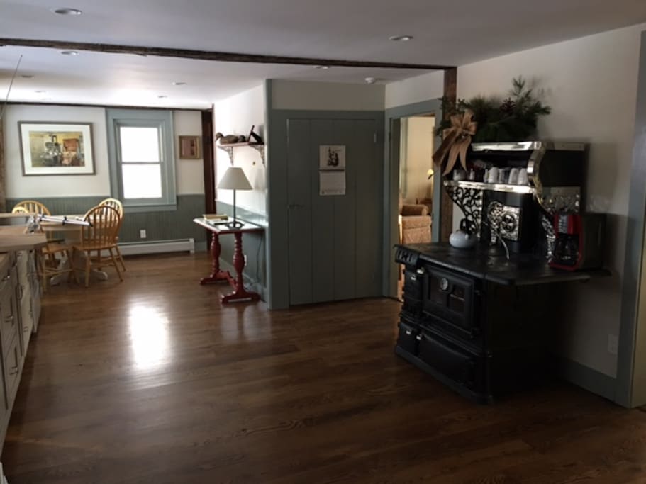 Fully renovated eat-in kitchen