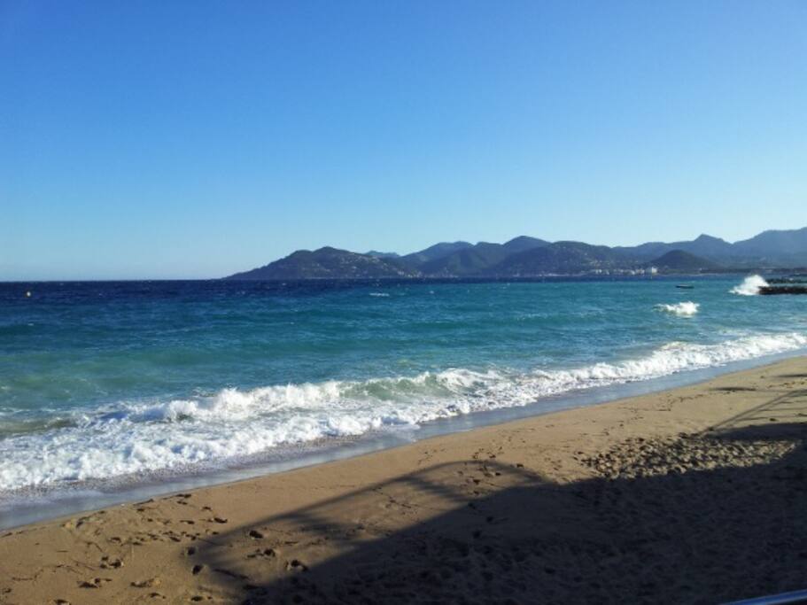 Plage de sable à 50 m de la résidence