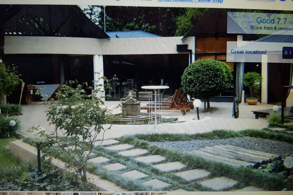This is the main garden quad with fountain, for all to use to enjoy the wonderful weather of Johannesburg!...summer or winter.