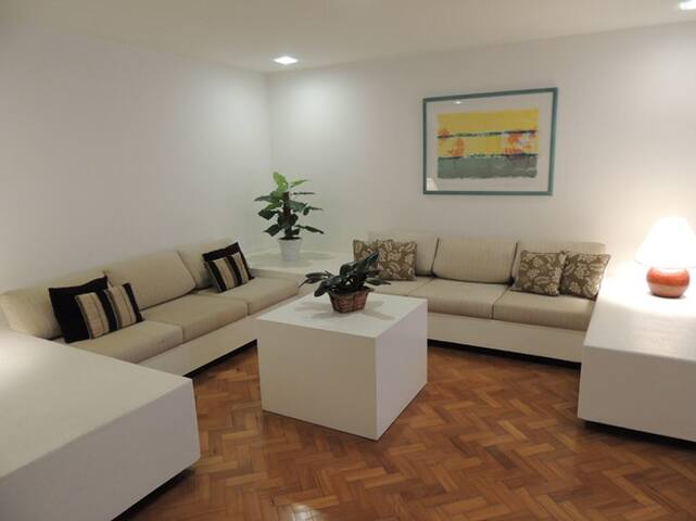 Nice apartment in Leme. gallery image 3