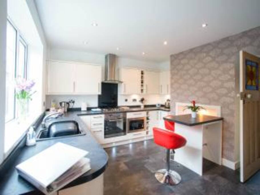 Fully fitted kitchen complete with dishwasher