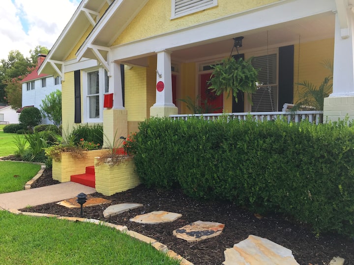 Cozy Cottage in Historic District