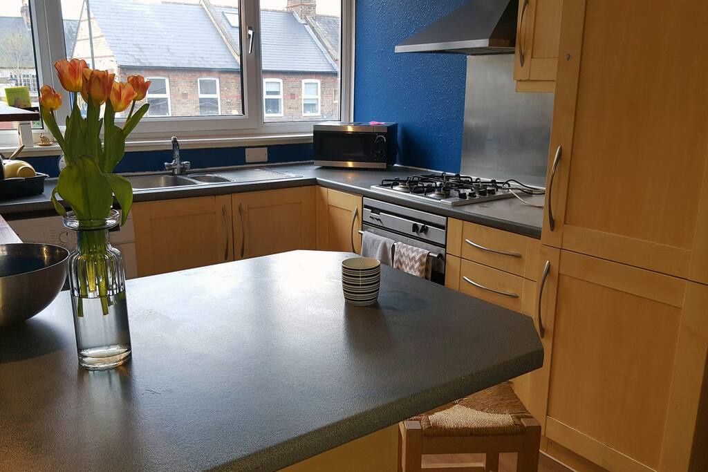 Cups of tea and yummy breakfasts in the bright kitchen