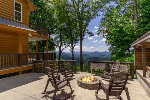 Mesmerizing Mtn Views! Hot Tub+Fire Pit+Grill!