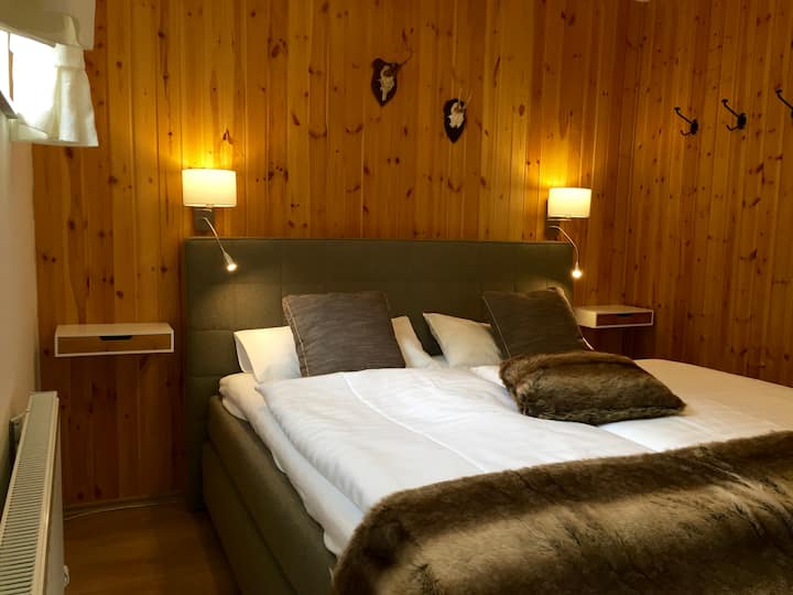 Chumba cha Watu Watatu kilicho na kitanda cha ziada