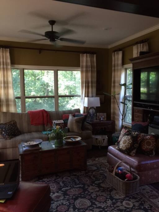 Sitting area off MBR