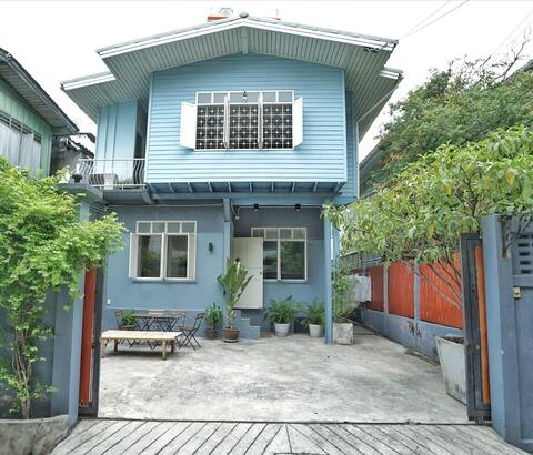 Near Khaosan & Grand Palace