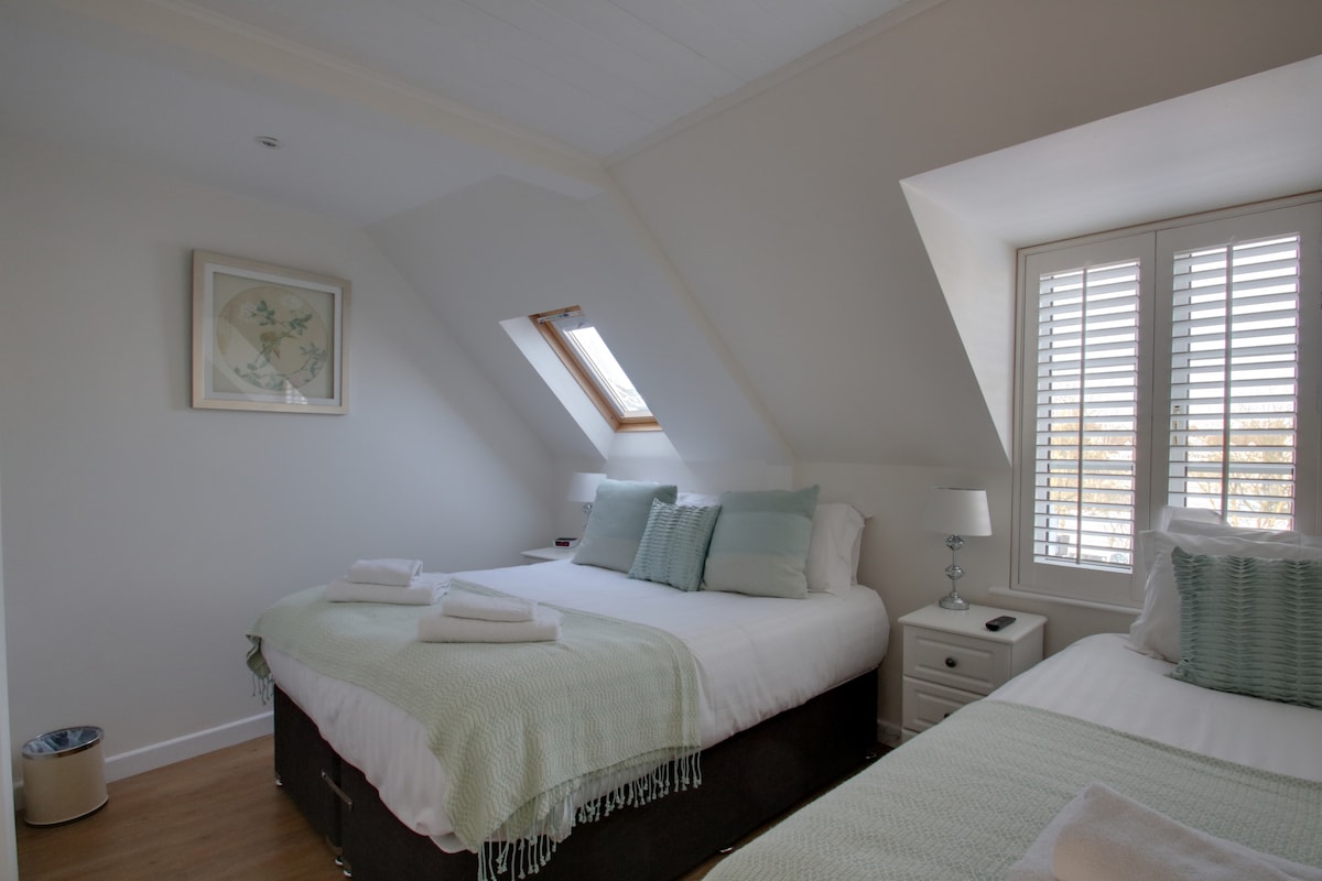 Спална соба 2 - може да се надополни и во 3 поединечни соби на барање