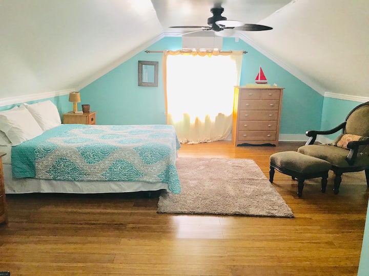 Prednja spavaća soba na katu s ortopedskim madracem