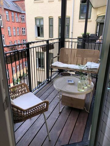 Luxury 200 m2 apartment in the city center gallery image 2