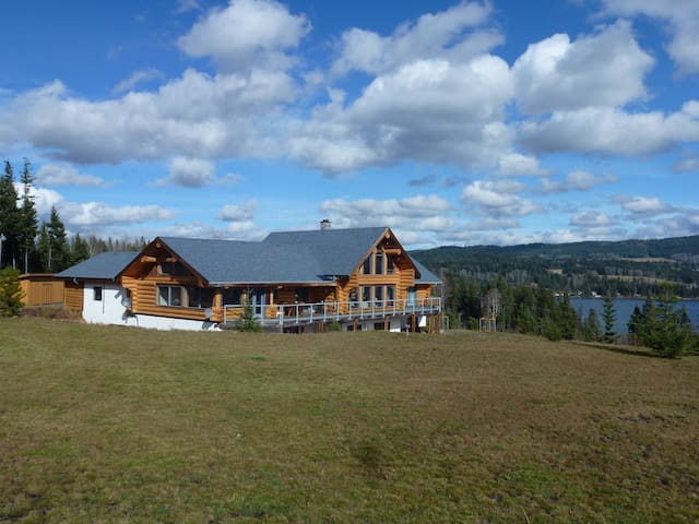 Kingsizesuite with Bathroom in Loghome Lodge