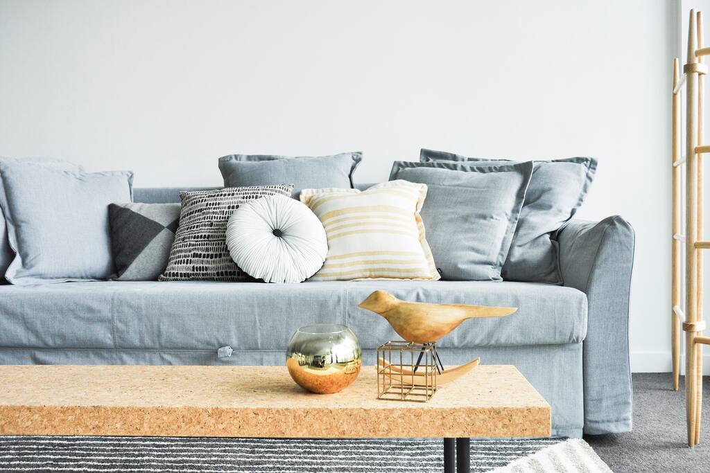 Modern yet cosy, enjoy a true Melburnian lifestyle in Southbank.