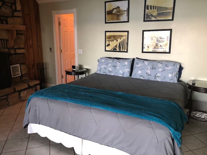 Dormitorio principal en el nivel inferior